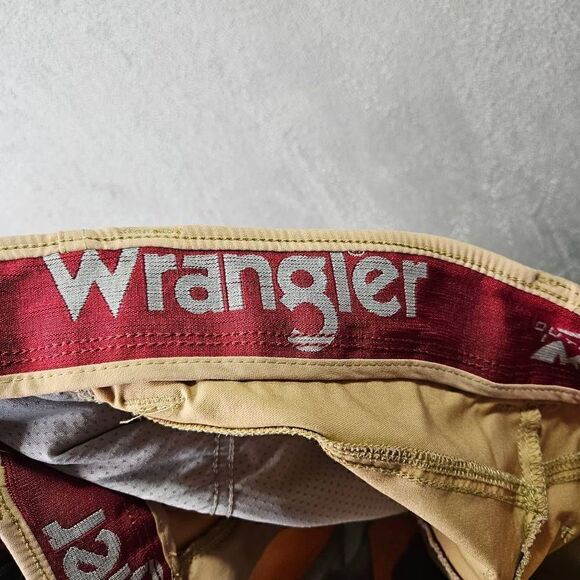 Wrangler Outdoor Series Cargo Pants Mens Size 30x30 Khaki Nylon Hiking Tan - Picture 11 of 12